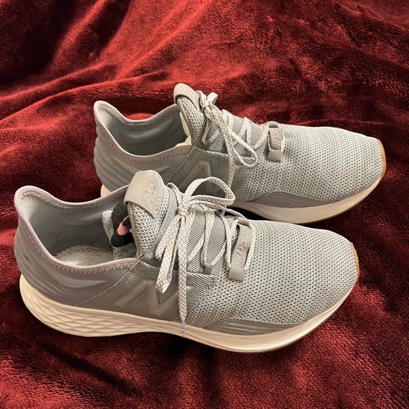 New Balance Men's Fresh Foam Roav V1 Sneaker 9.5 - Picture 3 of 9